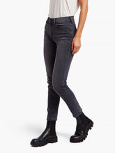 High Rise Mom Allen Jeans